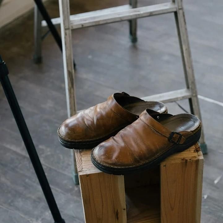 Alister | Men’s Slip On Buckle Strap Round Toe Clogs