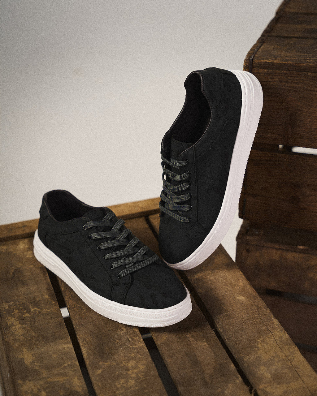Blair | Men’s Round Toe Low Top Lace Up Sneakers