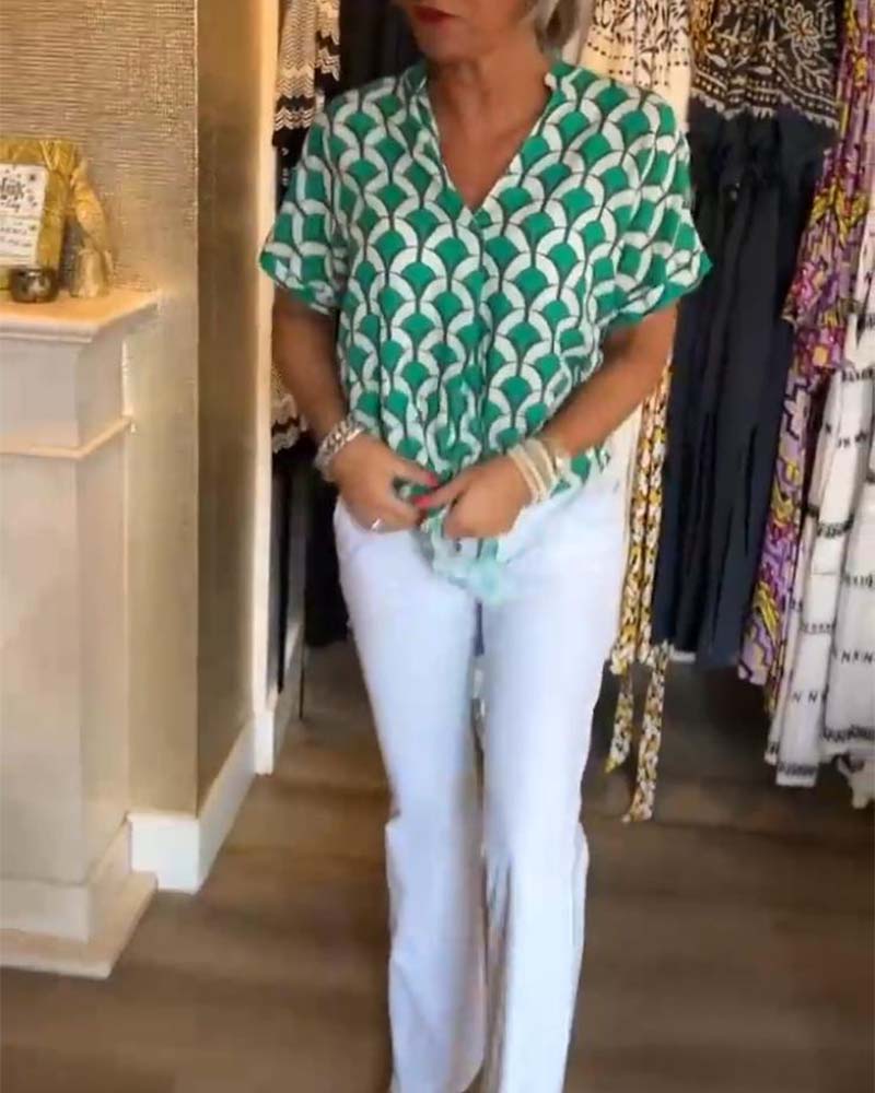 Bronwen | Women’s Scallop Print V Neck Summer Top