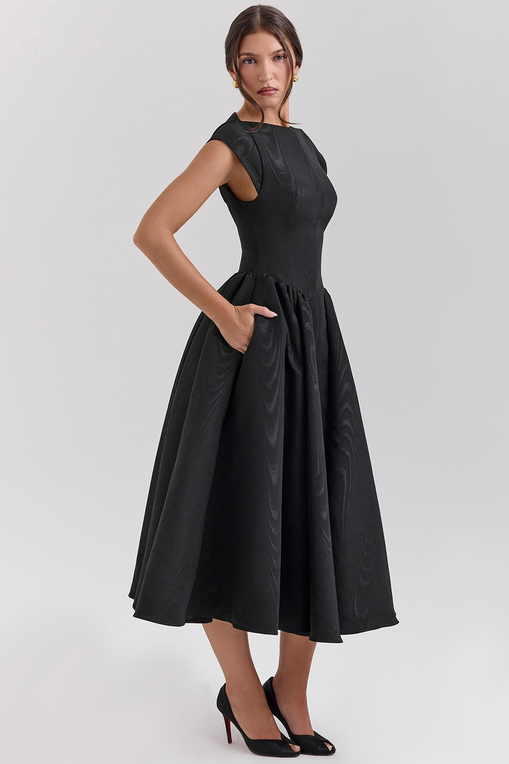 Eleanora | Women’s Open Back Sleeveless Flowy Midi Dress
