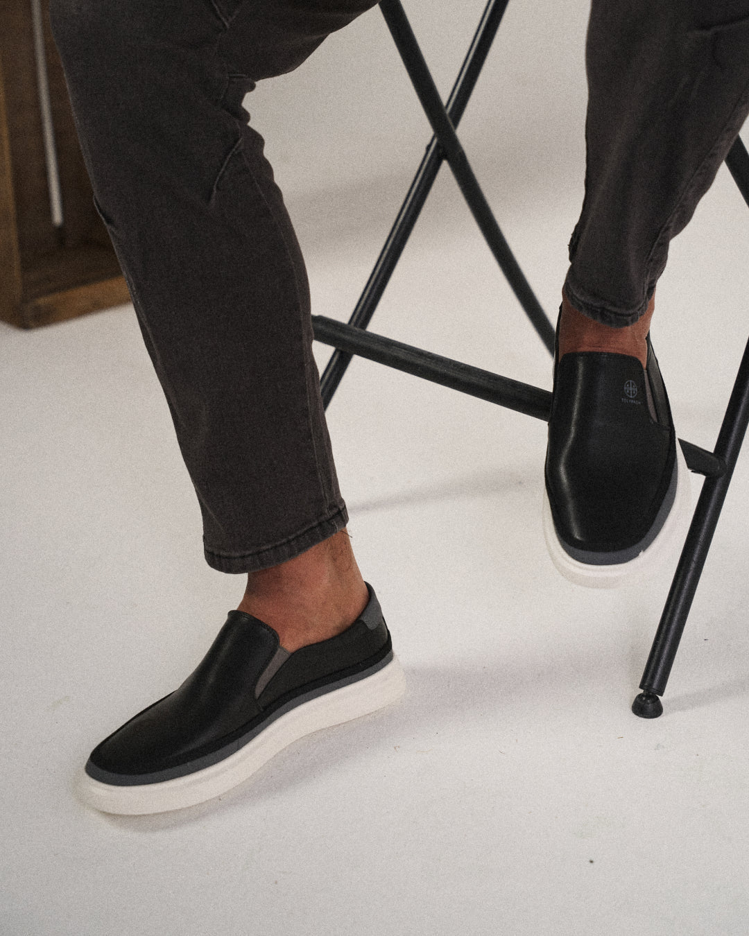Frederick | Men's Round Toe Low Top Slip-On Dress Shoes