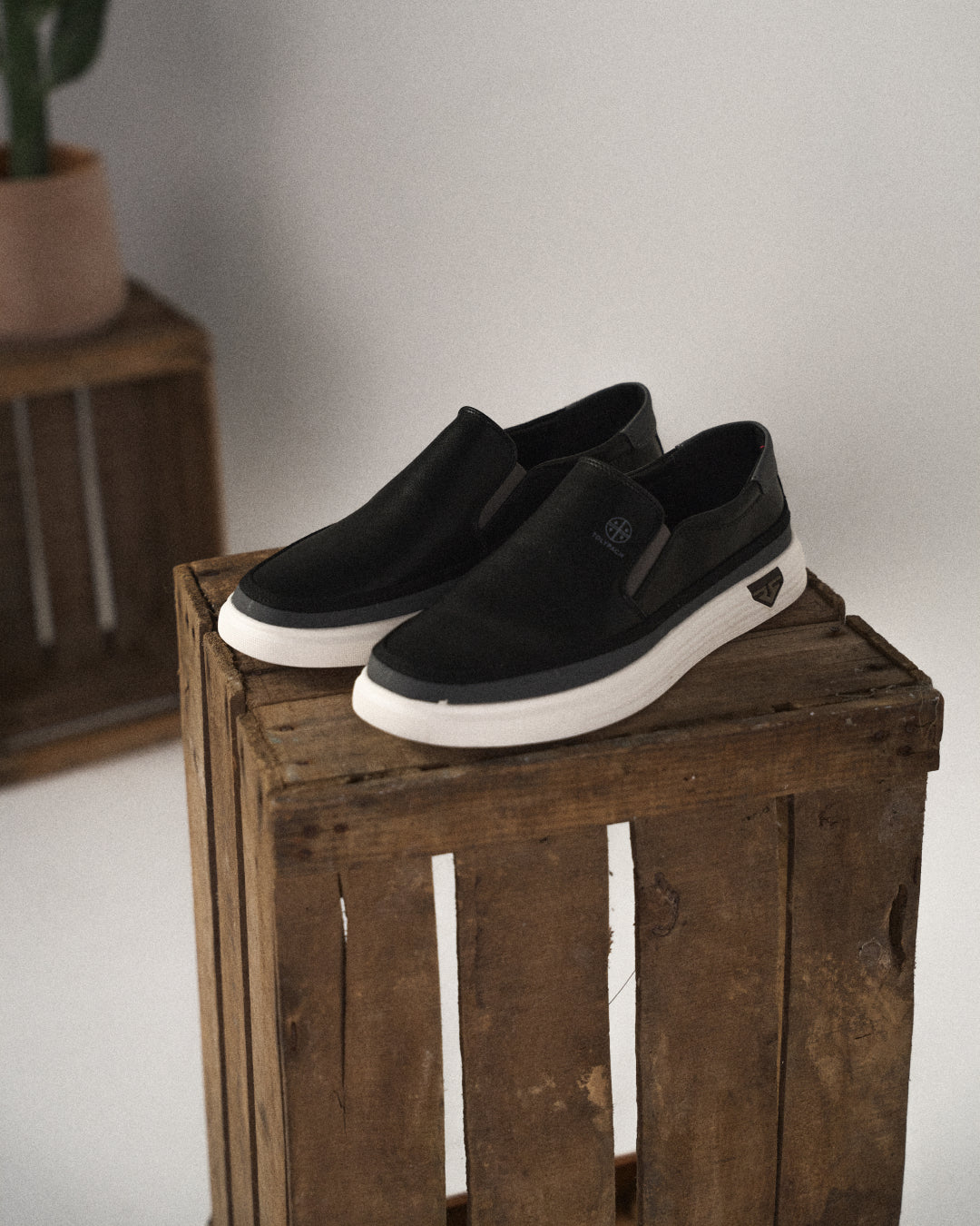 Frederick | Men's Round Toe Low Top Slip-On Dress Shoes