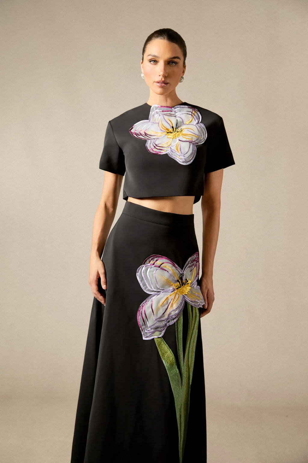 Yolanda | Women’s Short Sleeve Floral Applique Round Neck Two Piece Set