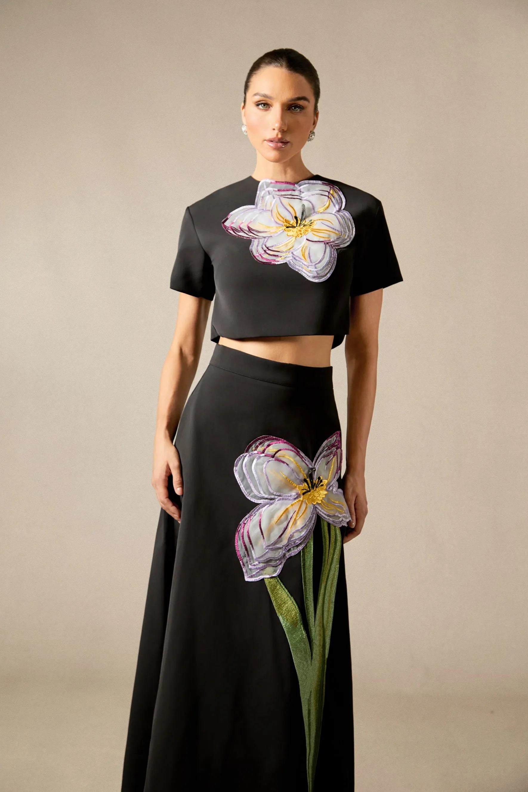 Yolanda | Women’s Short Sleeve Floral Applique Round Neck Two Piece Set