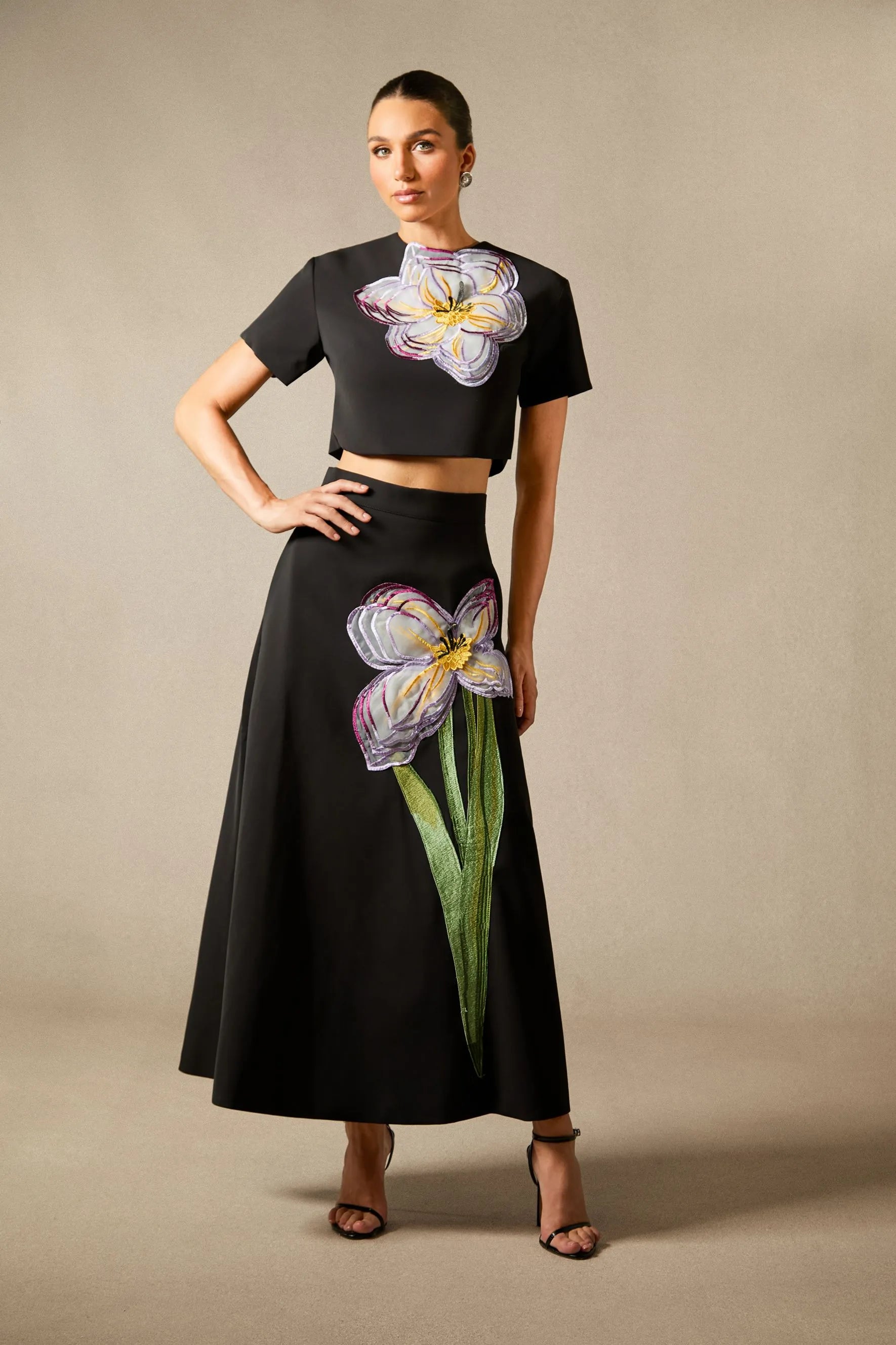 Yolanda | Women’s Short Sleeve Floral Applique Round Neck Two Piece Set