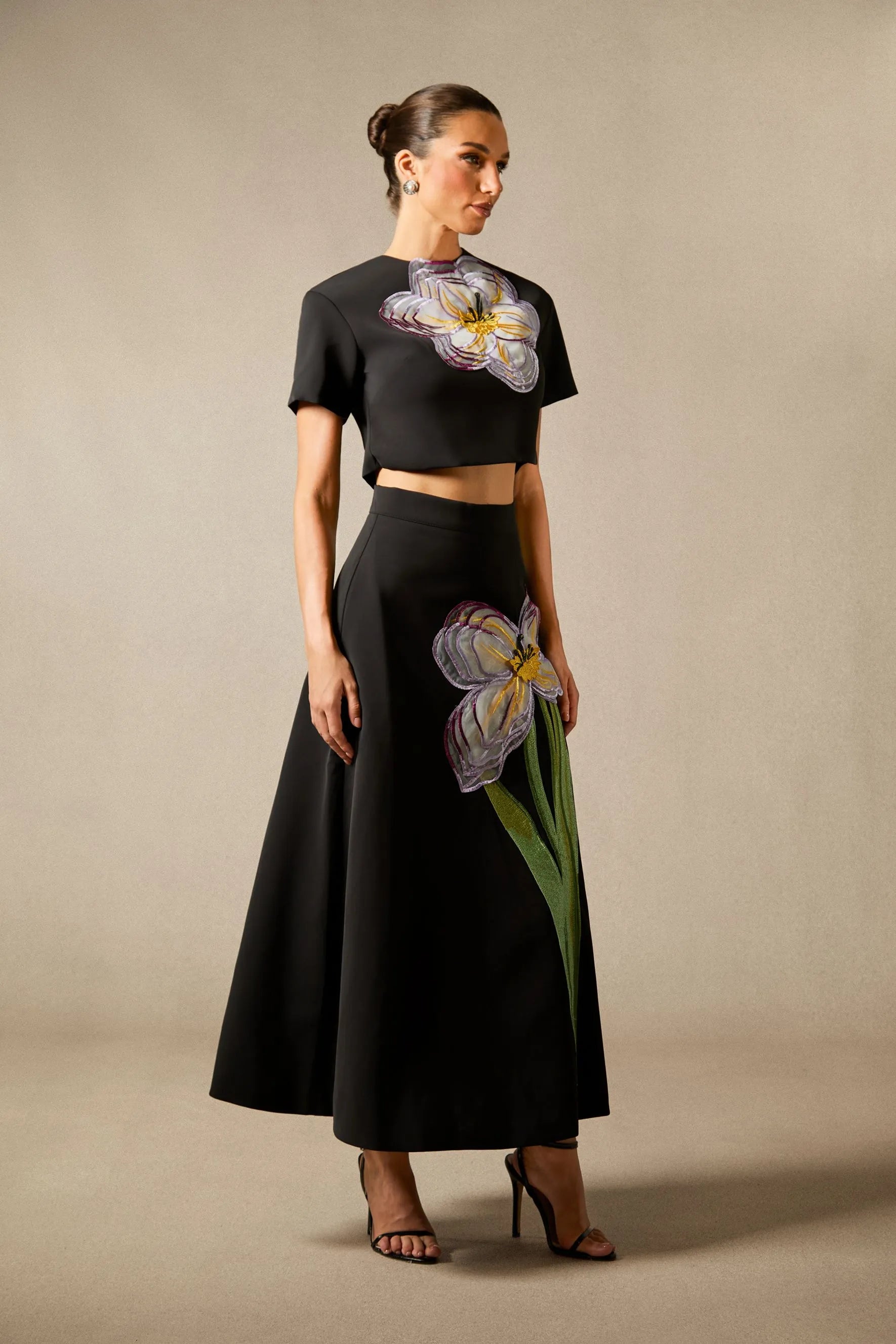 Yolanda | Women’s Short Sleeve Floral Applique Round Neck Two Piece Set