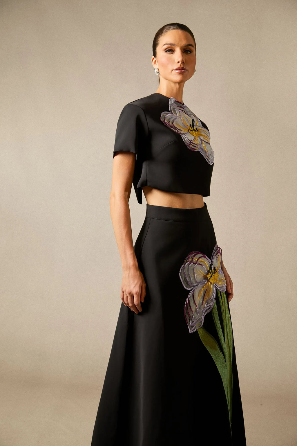 Yolanda | Women’s Short Sleeve Floral Applique Round Neck Two Piece Set