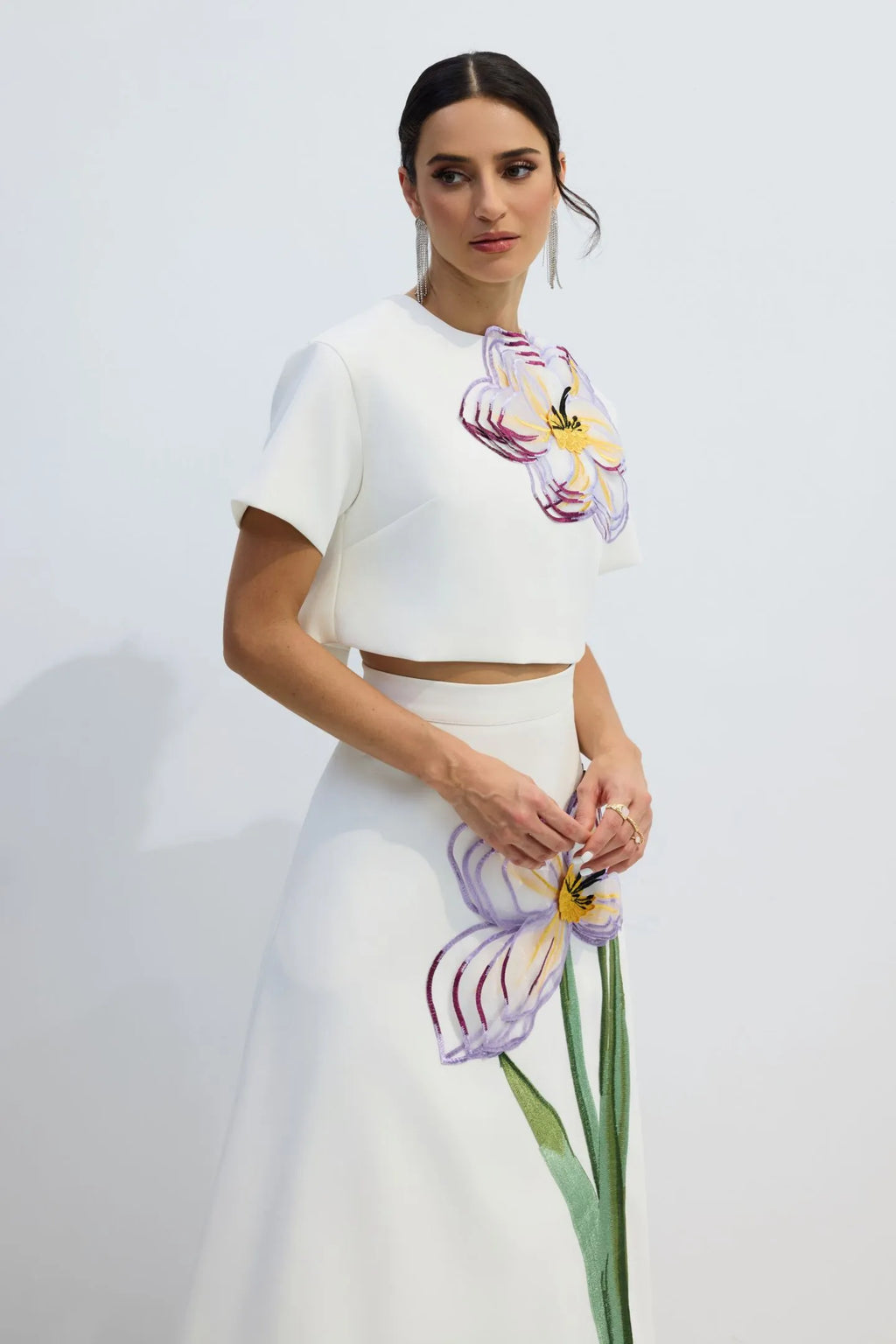 Yolanda | Women’s Short Sleeve Floral Applique Round Neck Two Piece Set