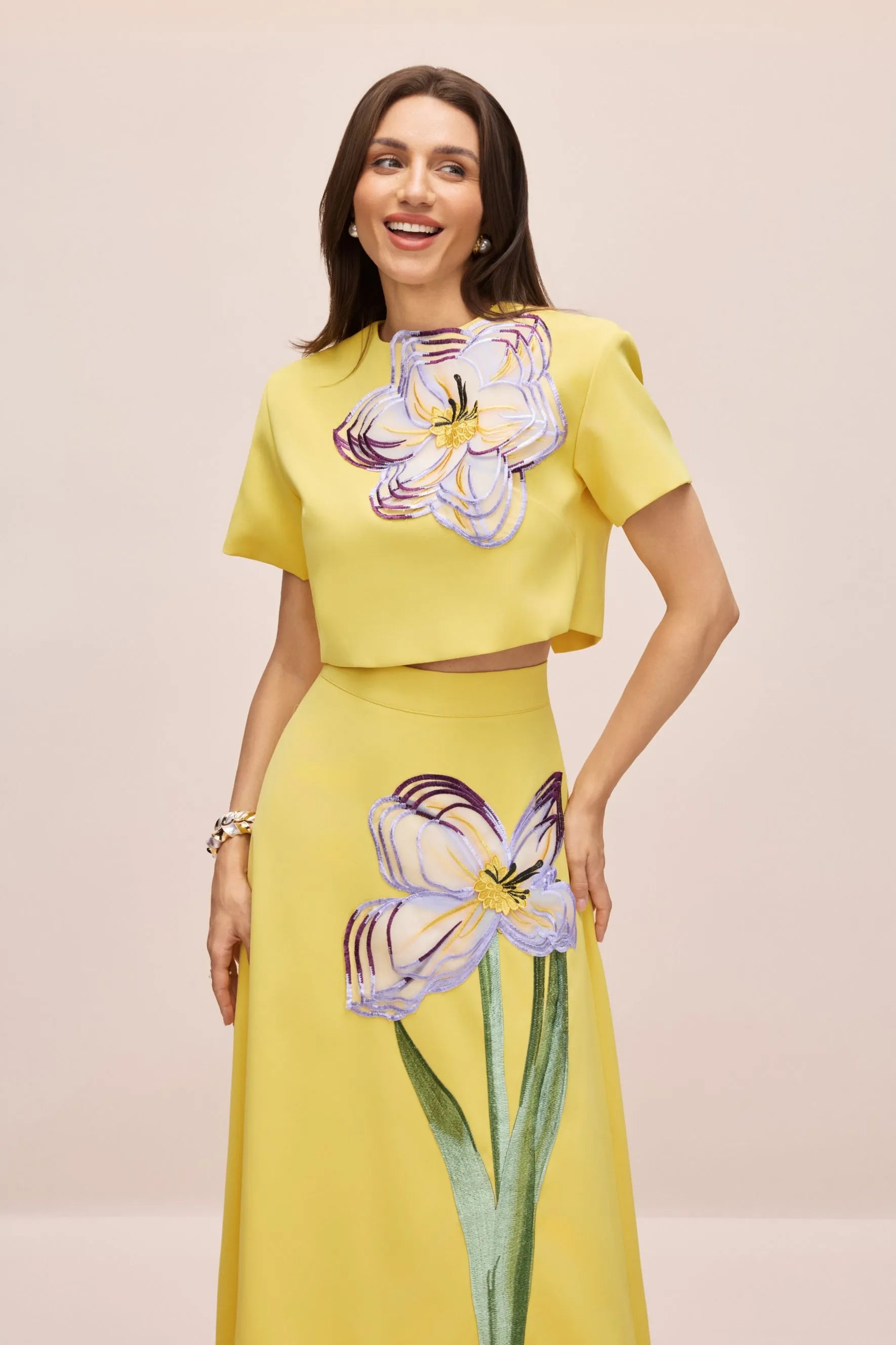 Yolanda | Women’s Short Sleeve Floral Applique Round Neck Two Piece Set